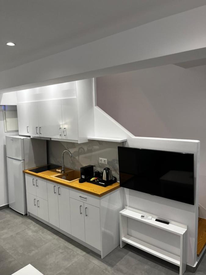 Ocean Blue Suites 伊里斯斯 外观 照片