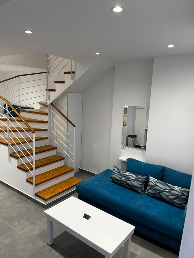 Ocean Blue Suites 伊里斯斯 外观 照片