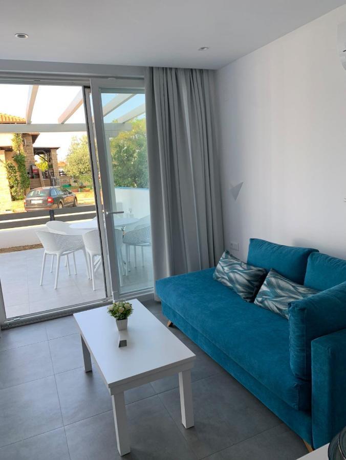 Ocean Blue Suites 伊里斯斯 外观 照片
