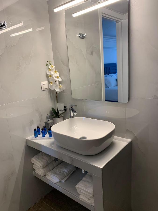 Ocean Blue Suites 伊里斯斯 外观 照片