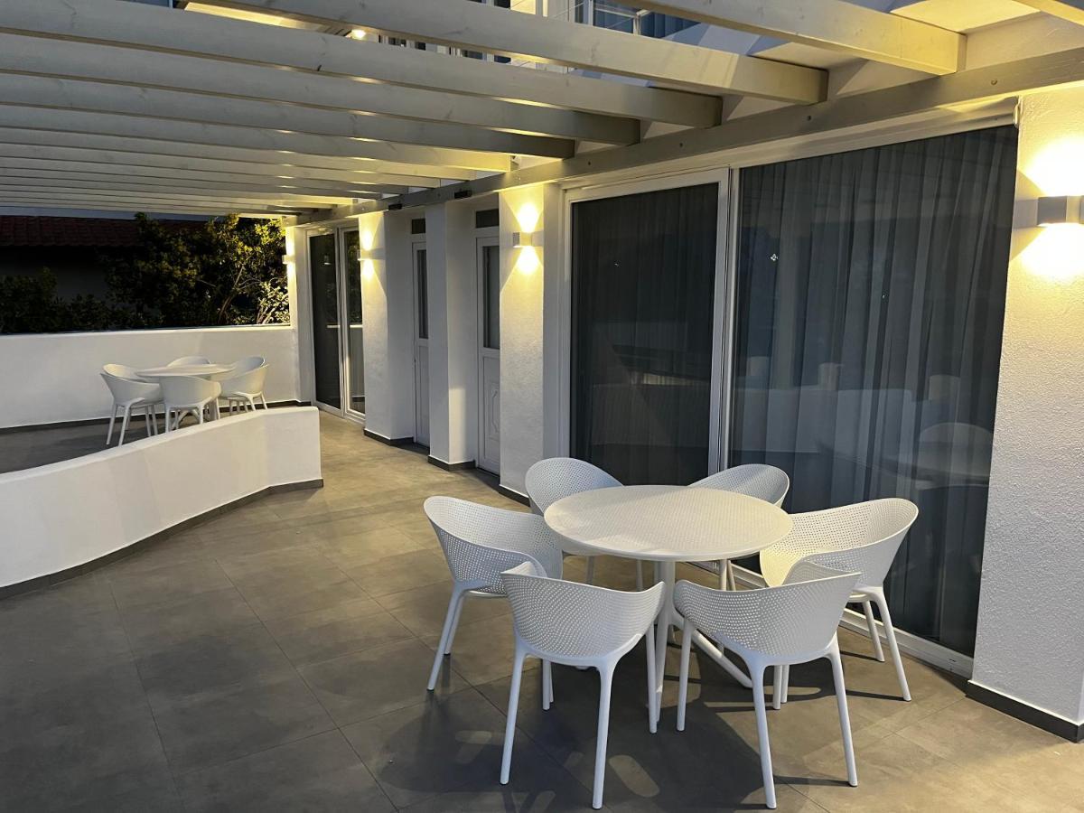Ocean Blue Suites 伊里斯斯 外观 照片