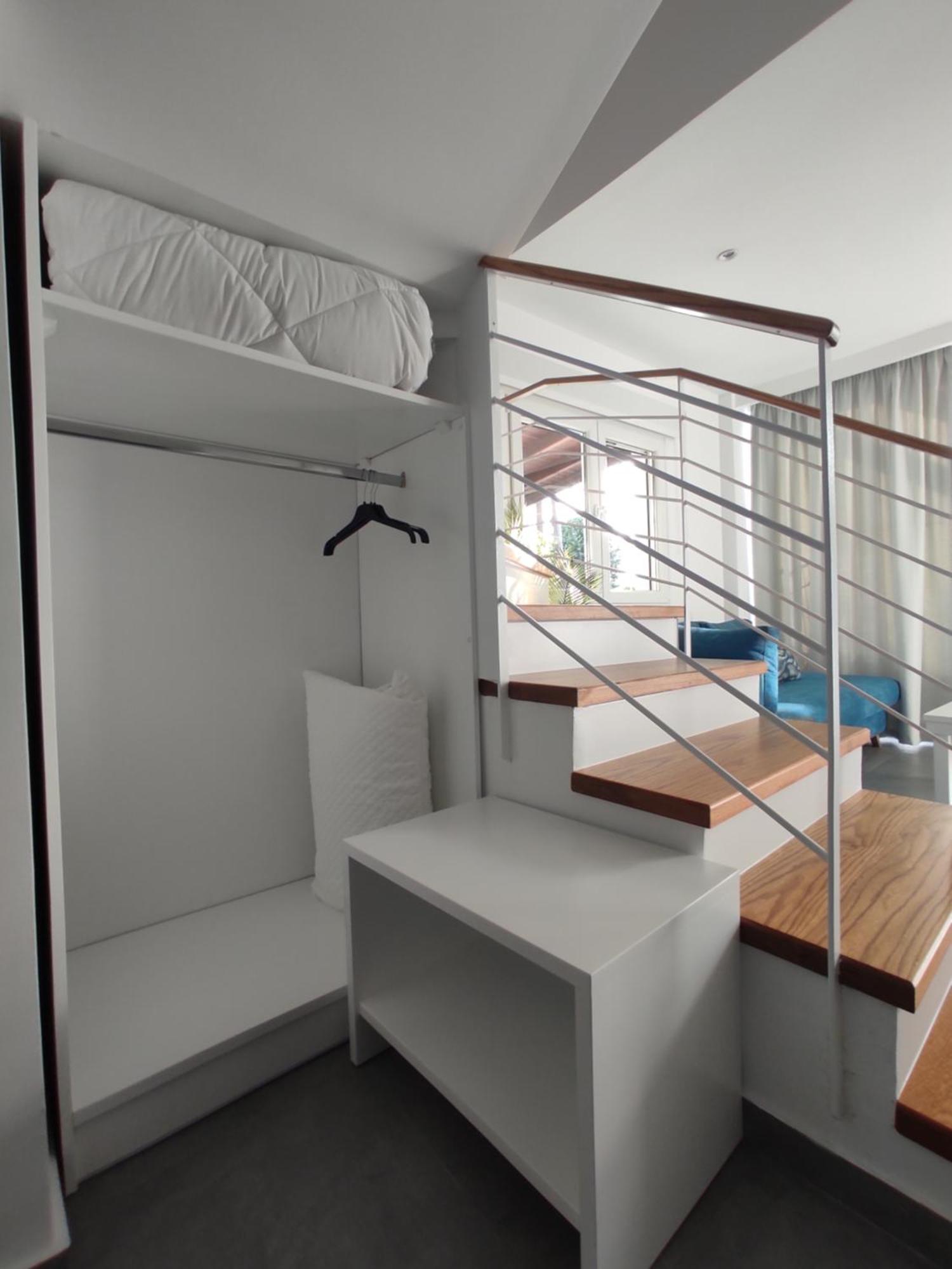 Ocean Blue Suites 伊里斯斯 外观 照片