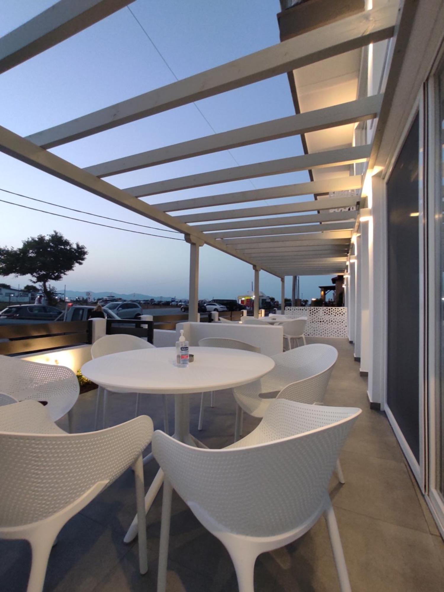 Ocean Blue Suites 伊里斯斯 外观 照片