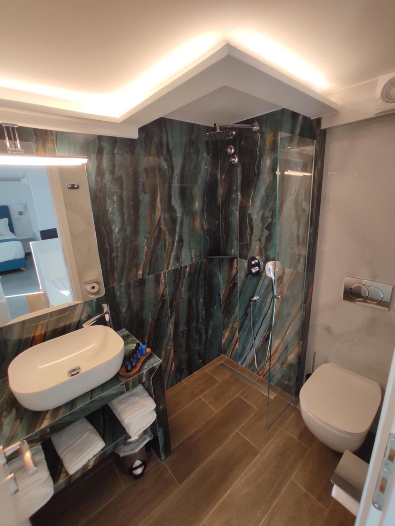 Ocean Blue Suites 伊里斯斯 客房 照片