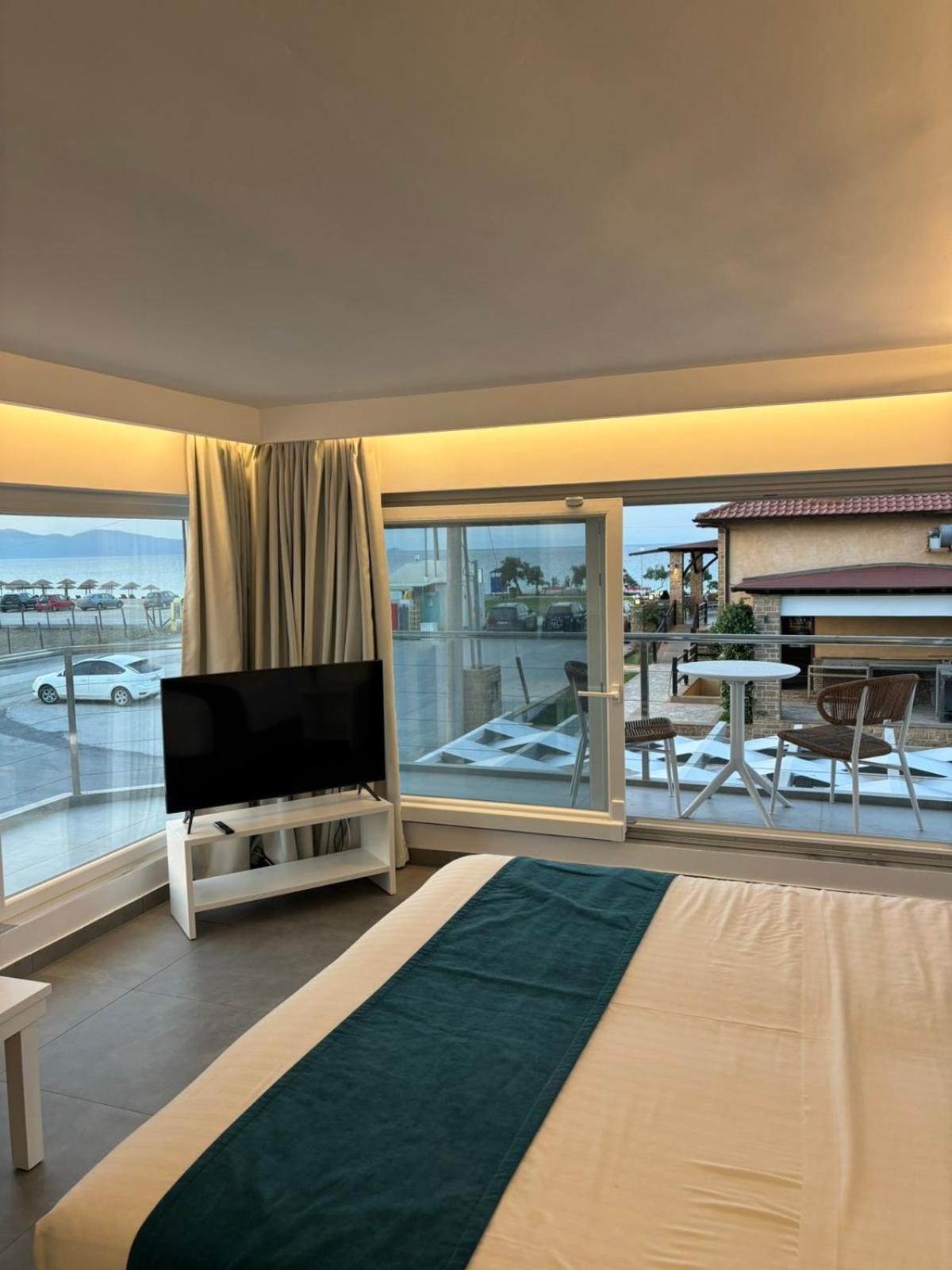 Ocean Blue Suites 伊里斯斯 客房 照片