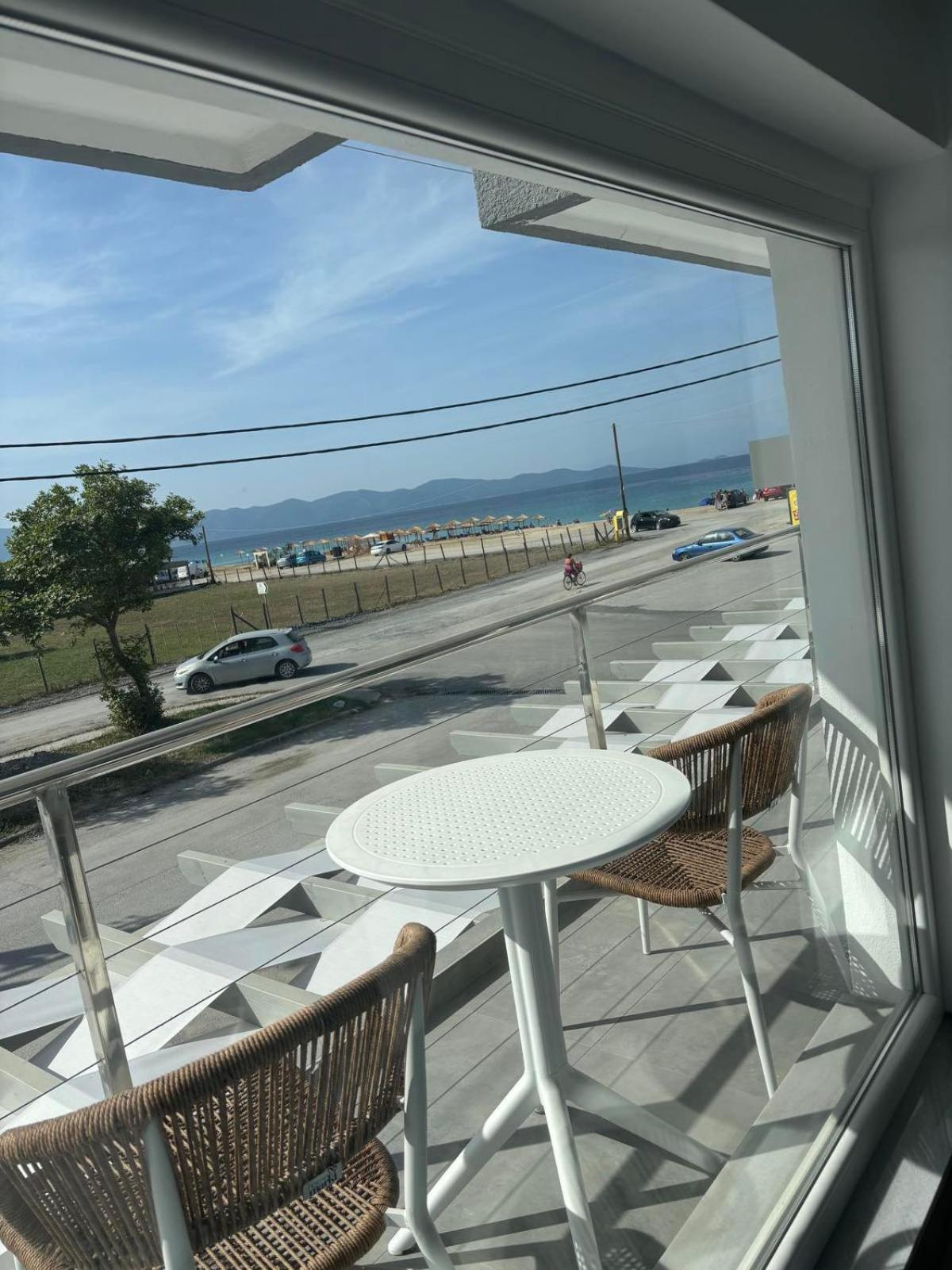 Ocean Blue Suites 伊里斯斯 外观 照片